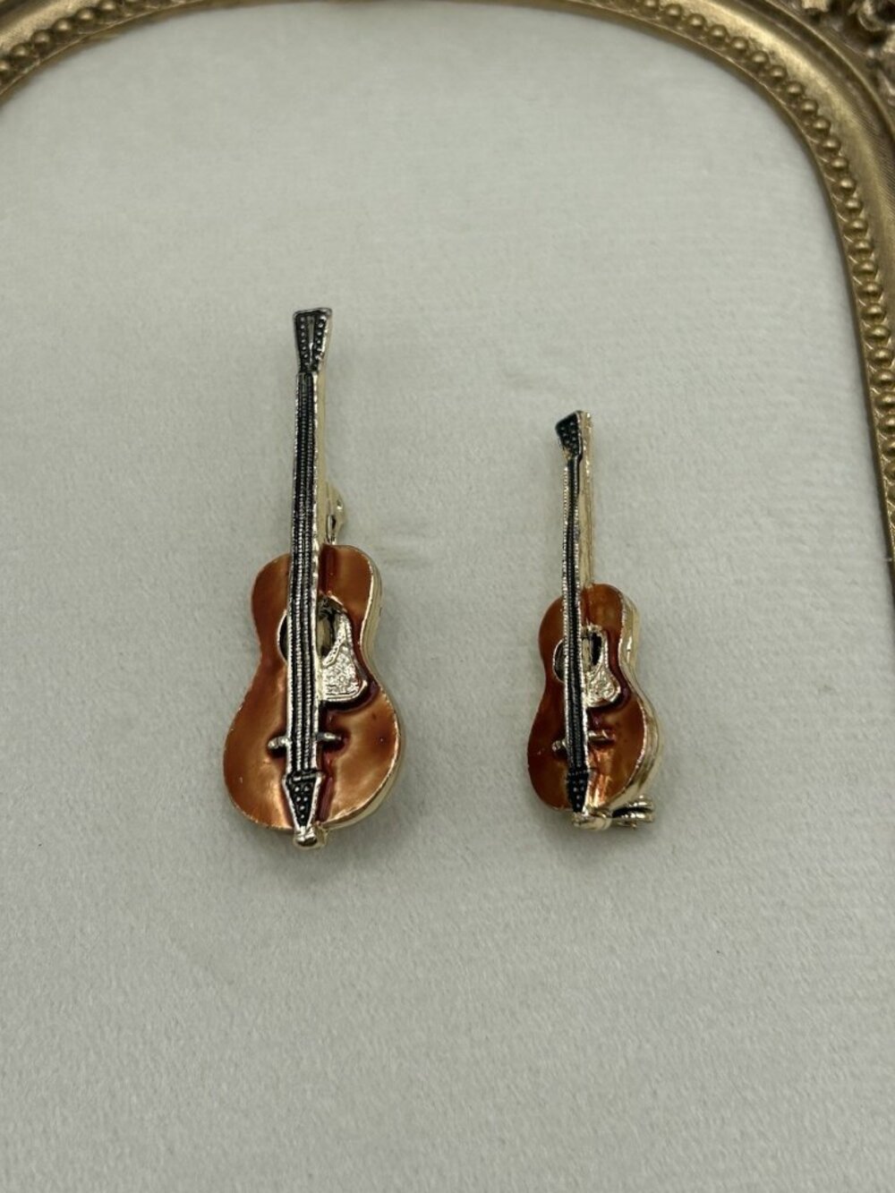 Vintage Guitar Brooch Pin Brown Enamel Gold Tone Set Of 2 Large And Small